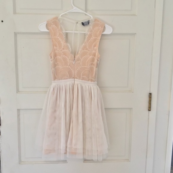 Bebe pale pink lace and tule dress! - Picture 4 of 4